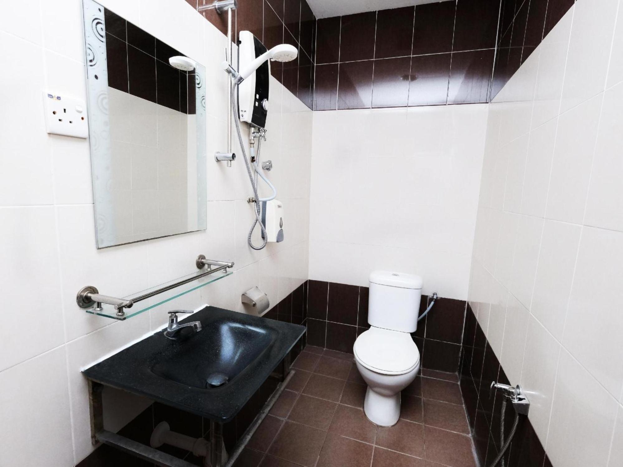 Super Oyo 707 Ayuni Hotel Bangi Εξωτερικό φωτογραφία