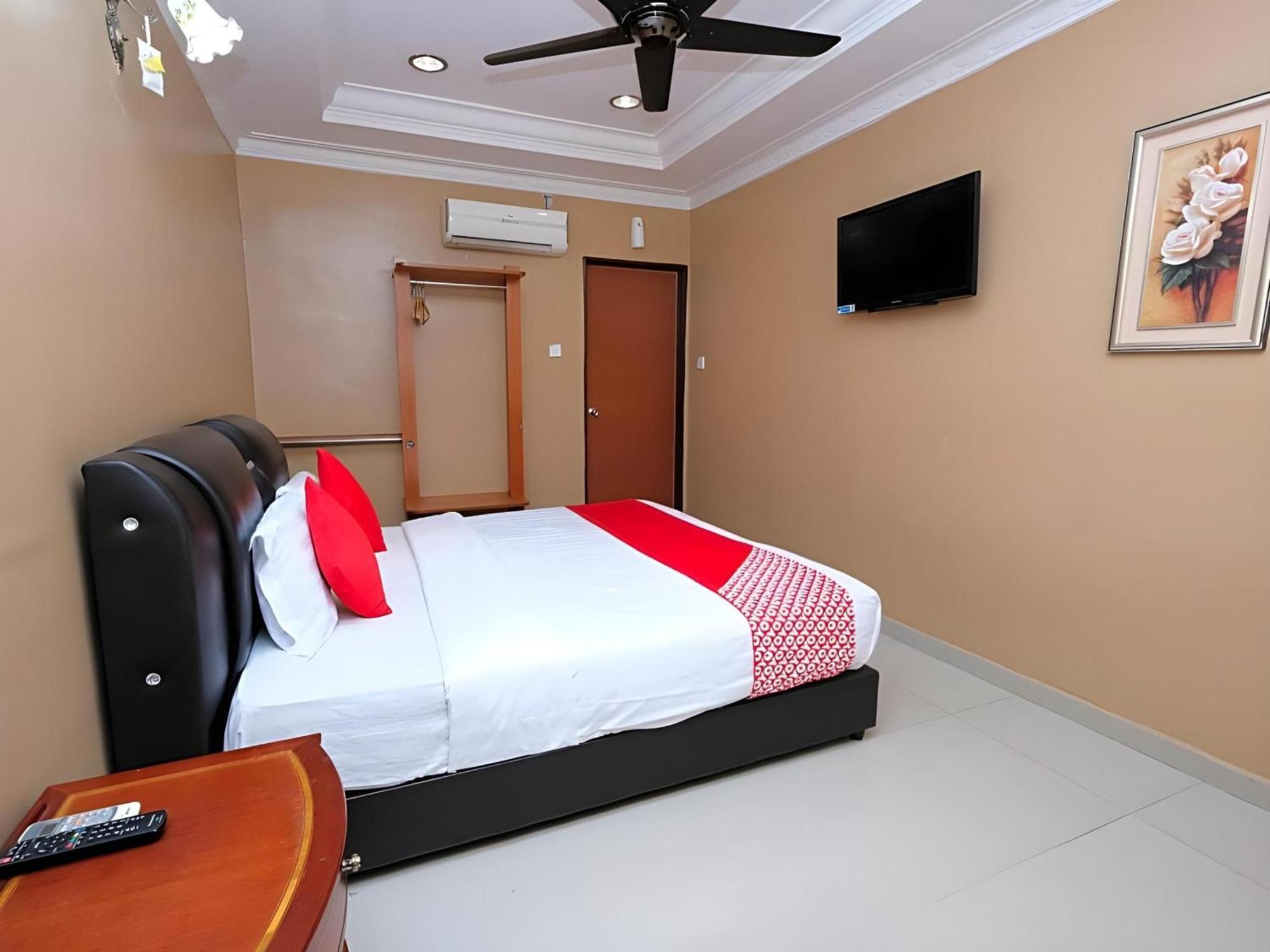 Super Oyo 707 Ayuni Hotel Bangi Εξωτερικό φωτογραφία