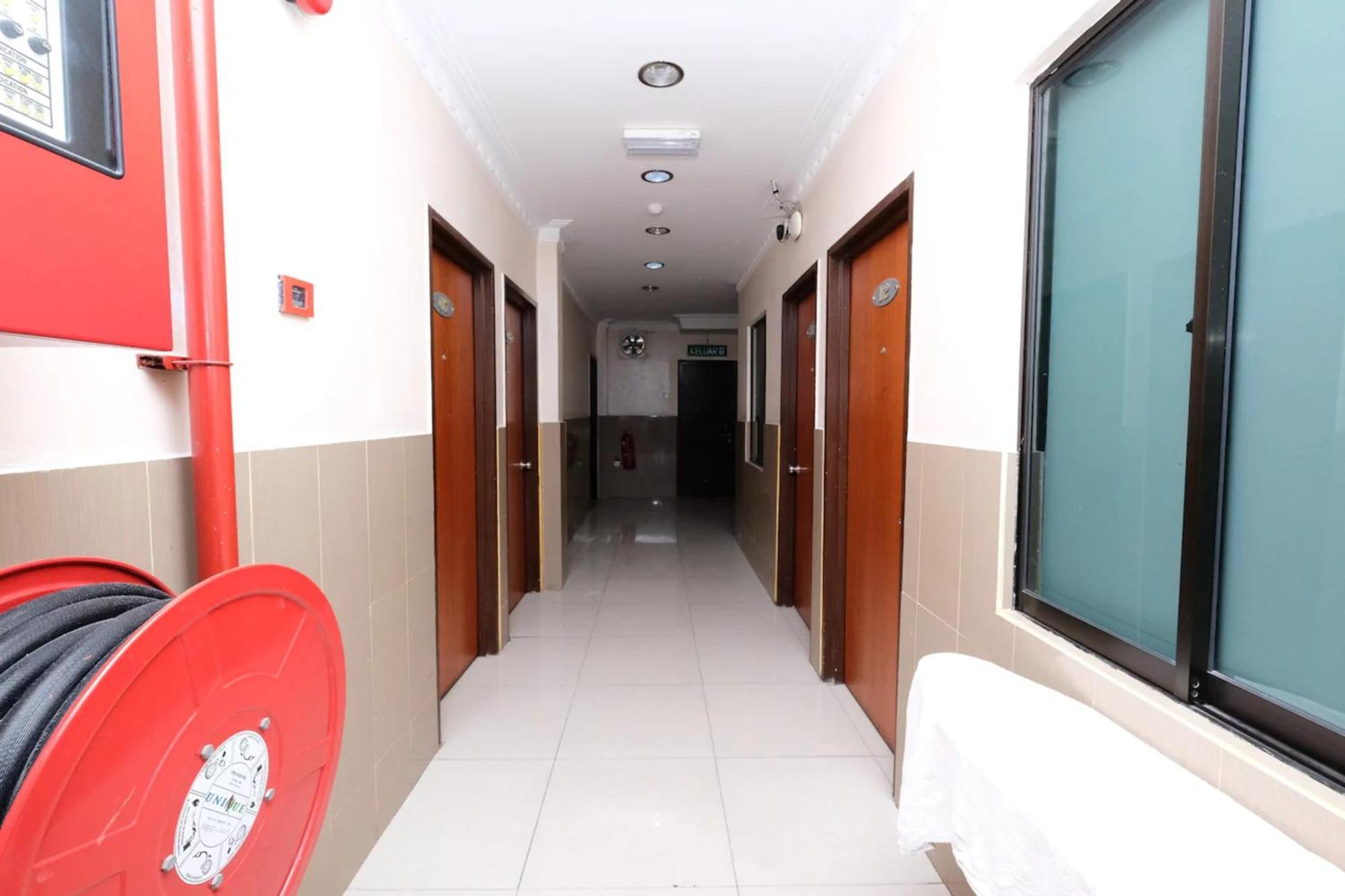 Super Oyo 707 Ayuni Hotel Bangi Εξωτερικό φωτογραφία