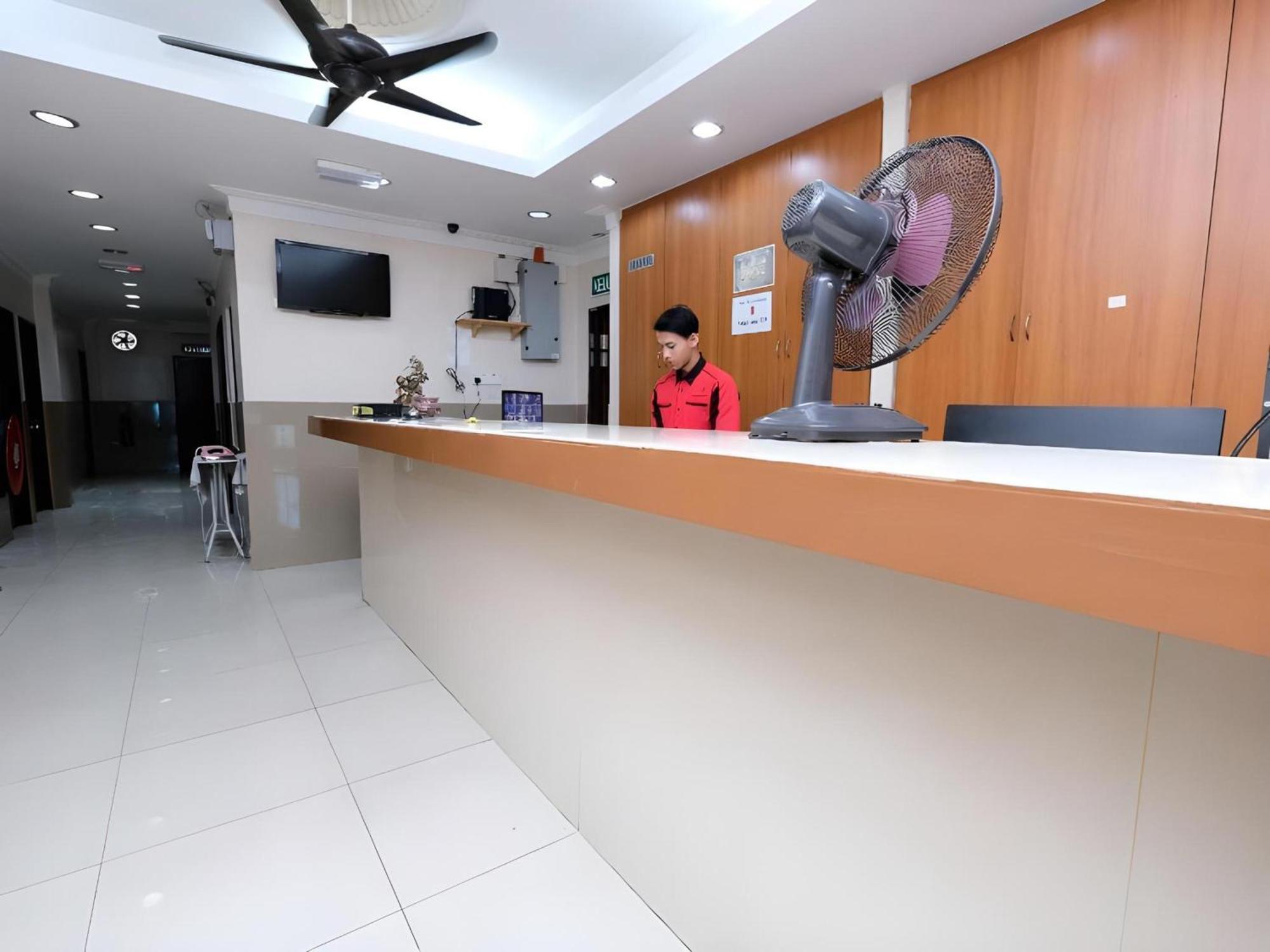 Super Oyo 707 Ayuni Hotel Bangi Εξωτερικό φωτογραφία